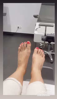 Klaudia Halejcio feet photo thumbnail