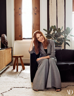 Julianne Moore feet photo thumbnail
