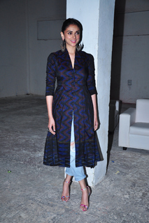 Aditi Rao Hydari feet photo thumbnail
