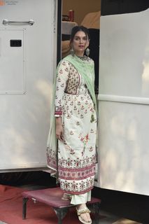 Aditi Rao Hydari feet photo thumbnail