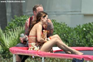 Sandra Bullock feet photo thumbnail