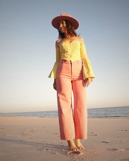 Natalia Oreiro feet photo thumbnail