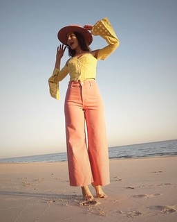 Natalia Oreiro feet photo thumbnail