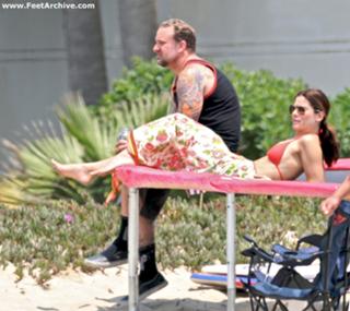 Sandra Bullock feet photo thumbnail