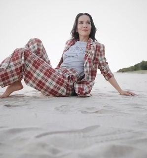 Natalia Oreiro feet photo thumbnail