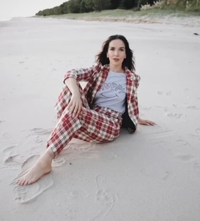 Natalia Oreiro feet photo thumbnail