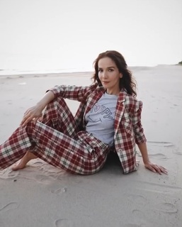Natalia Oreiro feet photo thumbnail