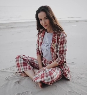 Natalia Oreiro feet photo thumbnail