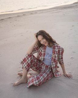 Natalia Oreiro feet photo thumbnail