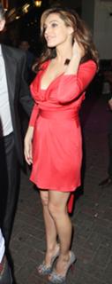 Kelly Brook feet photo thumbnail