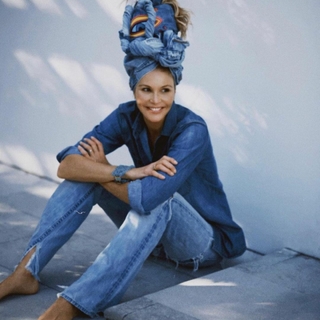Elle Macpherson feet photo thumbnail