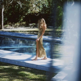 Elle Macpherson feet photo thumbnail