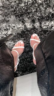 Corinna Kopf feet photo thumbnail