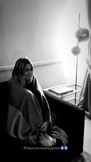 Elena Santarelli feet photo thumbnail