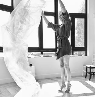 Katie Cassidy feet photo thumbnail