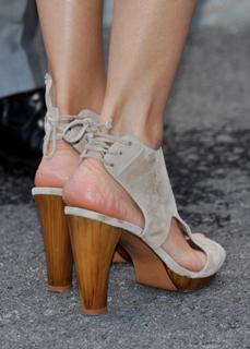 Queen Letizia of Spain feet photo thumbnail