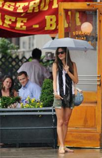 Alessandra Ambrosio feet photo thumbnail