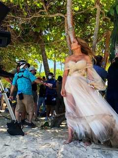 Jennifer Lopez feet photo thumbnail