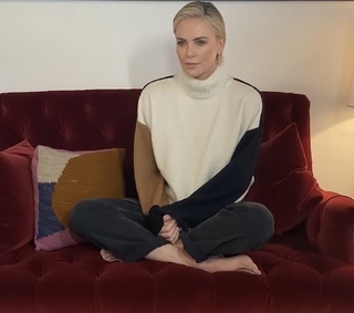 Charlize Theron feet photo thumbnail