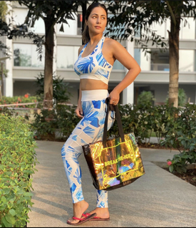 Hina Khan feet photo thumbnail