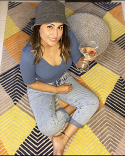 Hina Khan feet photo thumbnail