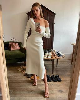 Rosie Huntington-Whiteley feet photo thumbnail
