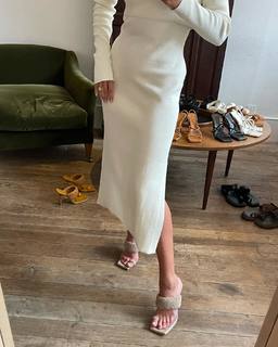 Rosie Huntington-Whiteley feet photo thumbnail