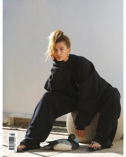 Hailey Bieber feet photo thumbnail