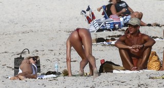Candice Swanepoel feet photo thumbnail