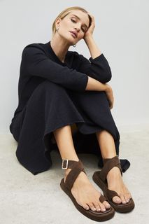 Rosie Huntington-Whiteley feet photo thumbnail