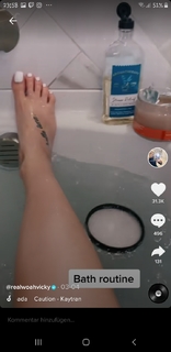 Victoria Waldrip feet photo thumbnail