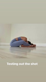 Kino MacGregor feet photo thumbnail