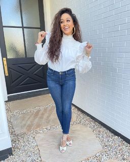Tia Mowry feet photo thumbnail