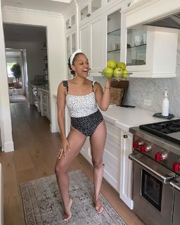 Tia Mowry feet photo thumbnail
