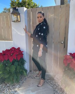 Tia Mowry feet photo thumbnail