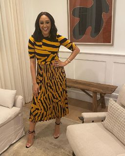 Tia Mowry feet photo thumbnail