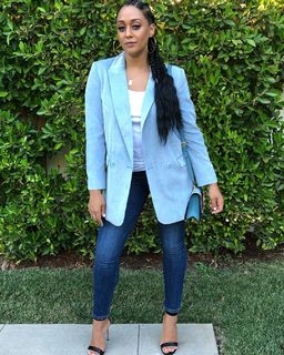 Tia Mowry feet photo thumbnail