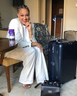 Tia Mowry feet photo thumbnail