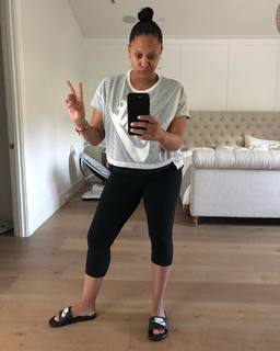 Tia Mowry feet photo thumbnail