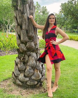 Juliana Paiva feet photo thumbnail