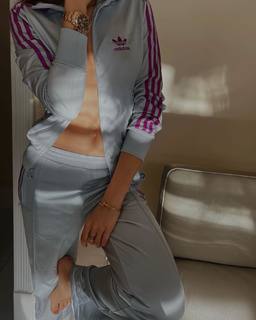 Xenia Tchoumitcheva feet photo thumbnail