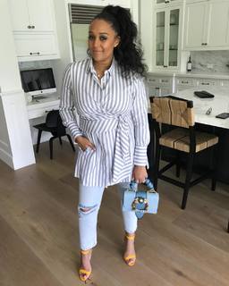 Tia Mowry feet photo thumbnail