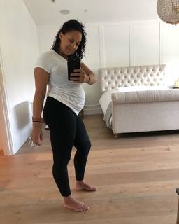 Tia Mowry feet photo thumbnail