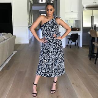 Tia Mowry feet photo thumbnail