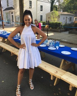 Tia Mowry feet photo thumbnail