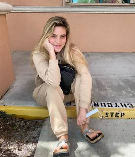 Lele Pons feet photo thumbnail