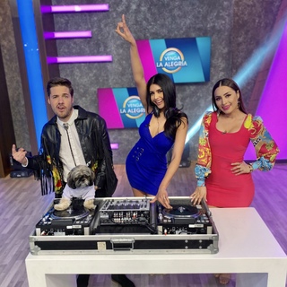 Cynthia Rodríguez feet photo thumbnail