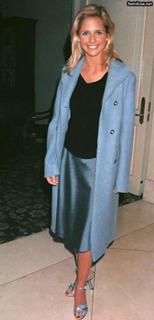 Sarah Michelle Gellar feet photo thumbnail