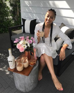Tia Mowry feet photo thumbnail