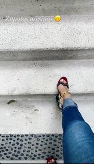 Tania Rincón feet photo thumbnail